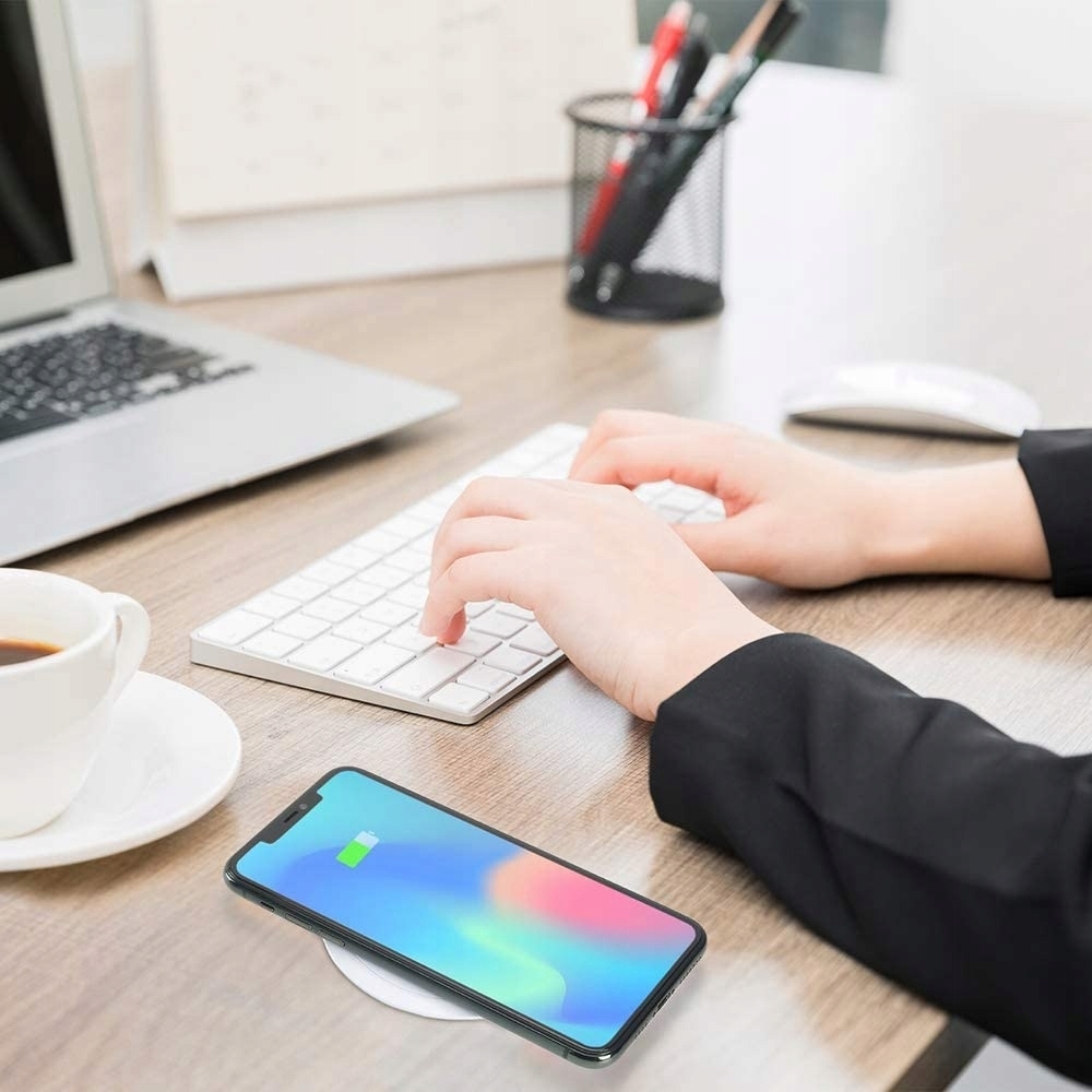 ŁADOWARKA INDUKCYJNA BIURKOWA CHOWANA + HUB 2xUSB